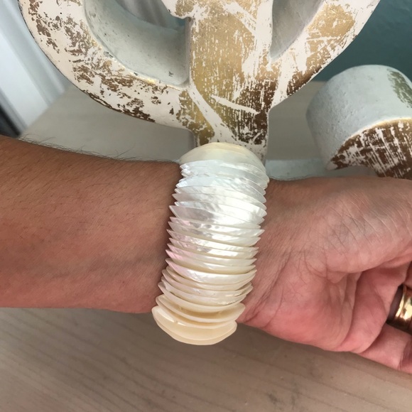 Mother of Pearl bracelet adjustable EUC - Picture 4 of 7